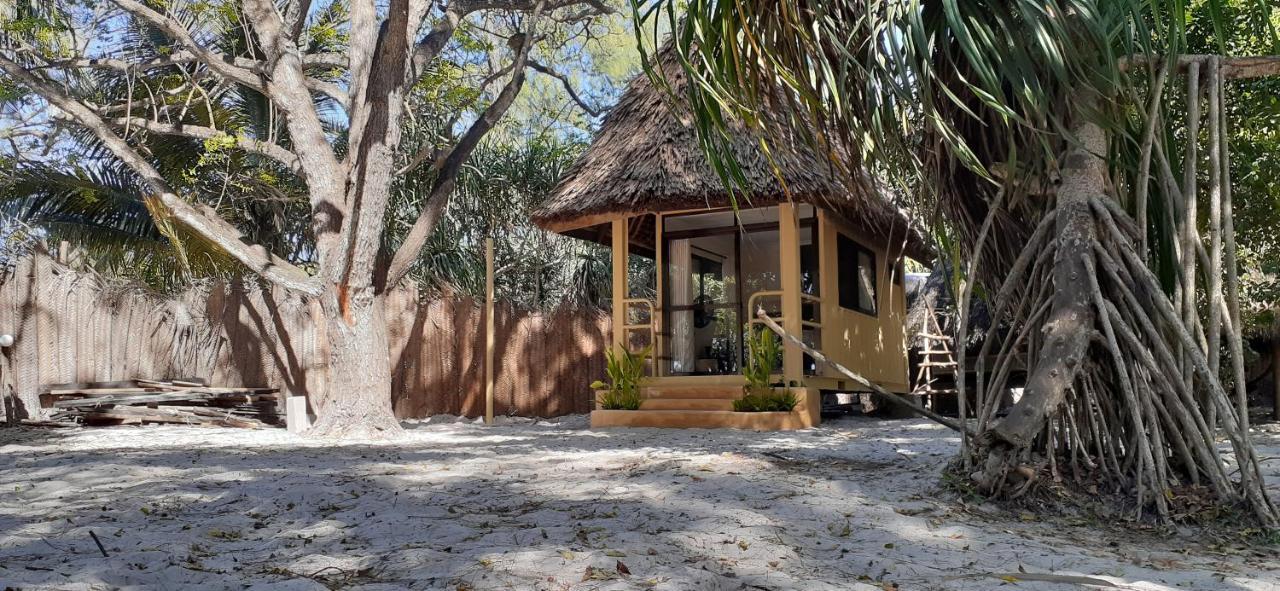 Хостел Mikadi Beach Camp & Backpackers Дар-ес-Салам Екстер'єр фото
