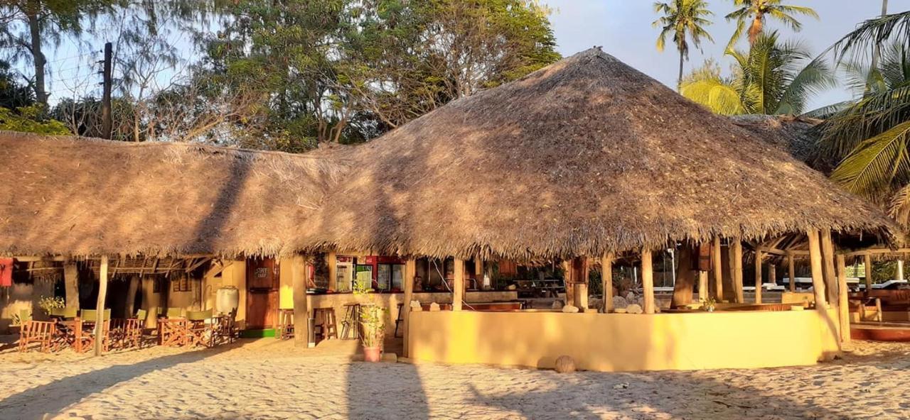 Хостел Mikadi Beach Camp & Backpackers Дар-ес-Салам Екстер'єр фото