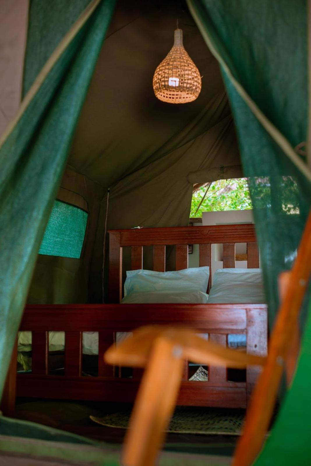 Хостел Mikadi Beach Camp & Backpackers Дар-ес-Салам Екстер'єр фото