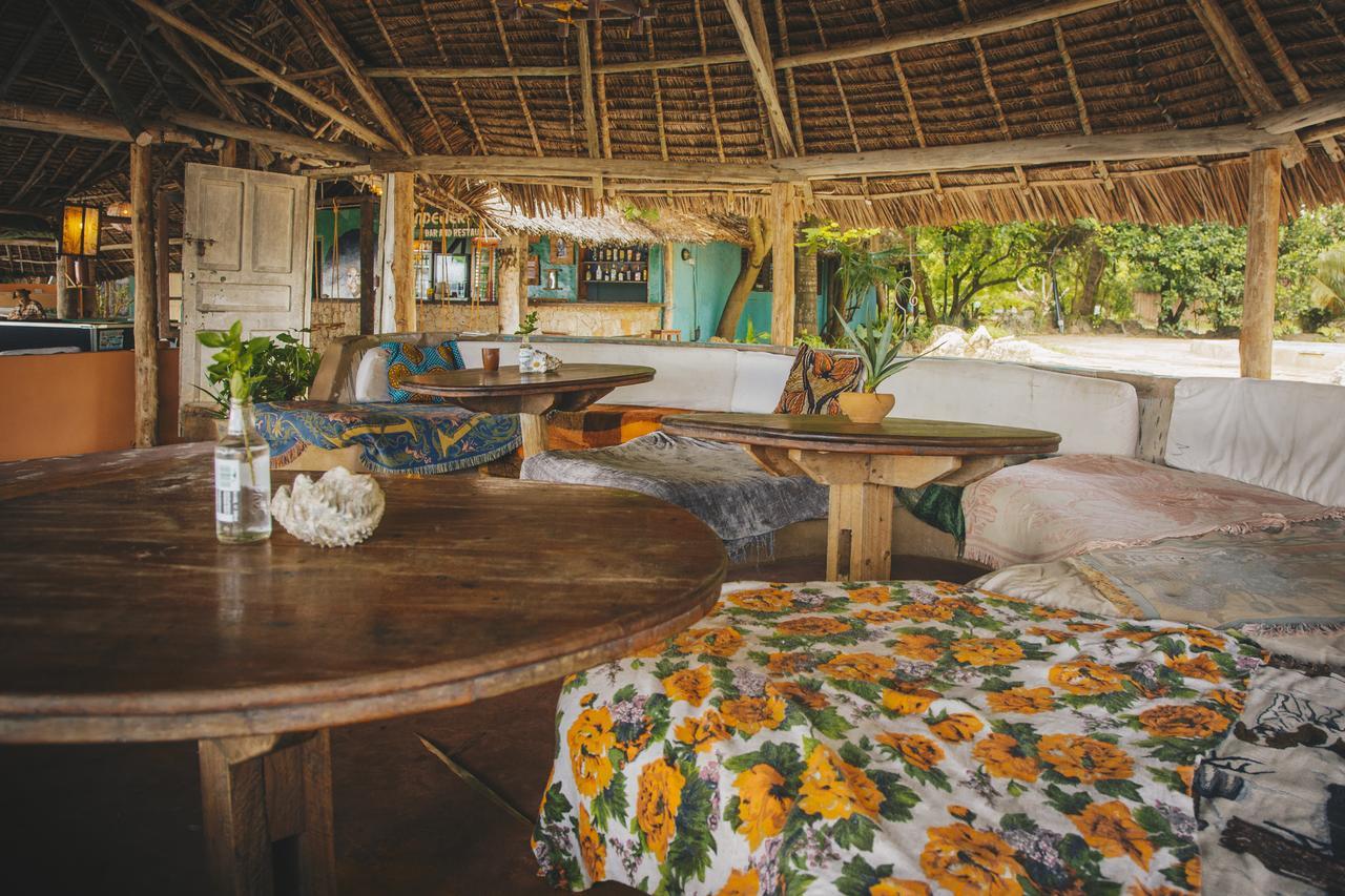Хостел Mikadi Beach Camp & Backpackers Дар-ес-Салам Екстер'єр фото