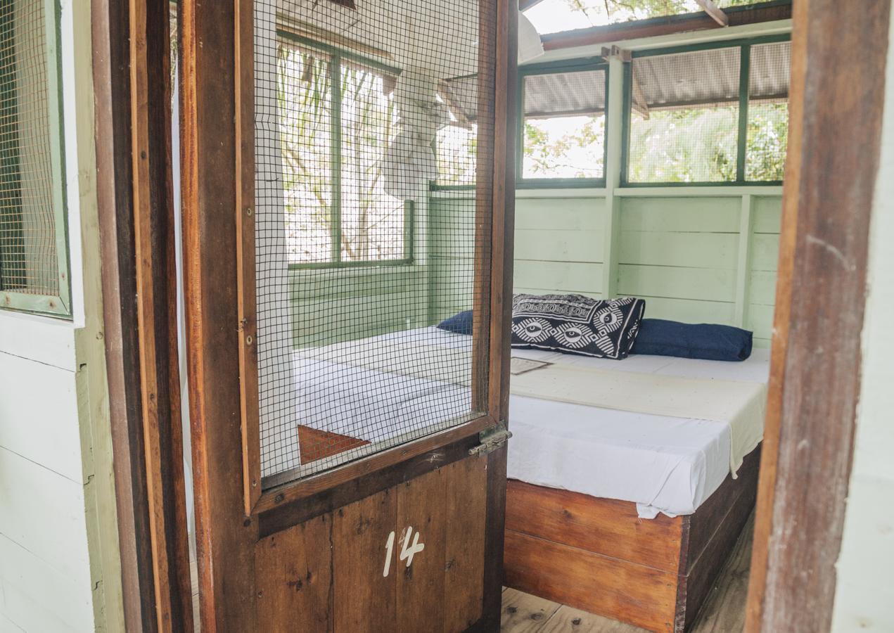 Хостел Mikadi Beach Camp & Backpackers Дар-ес-Салам Екстер'єр фото